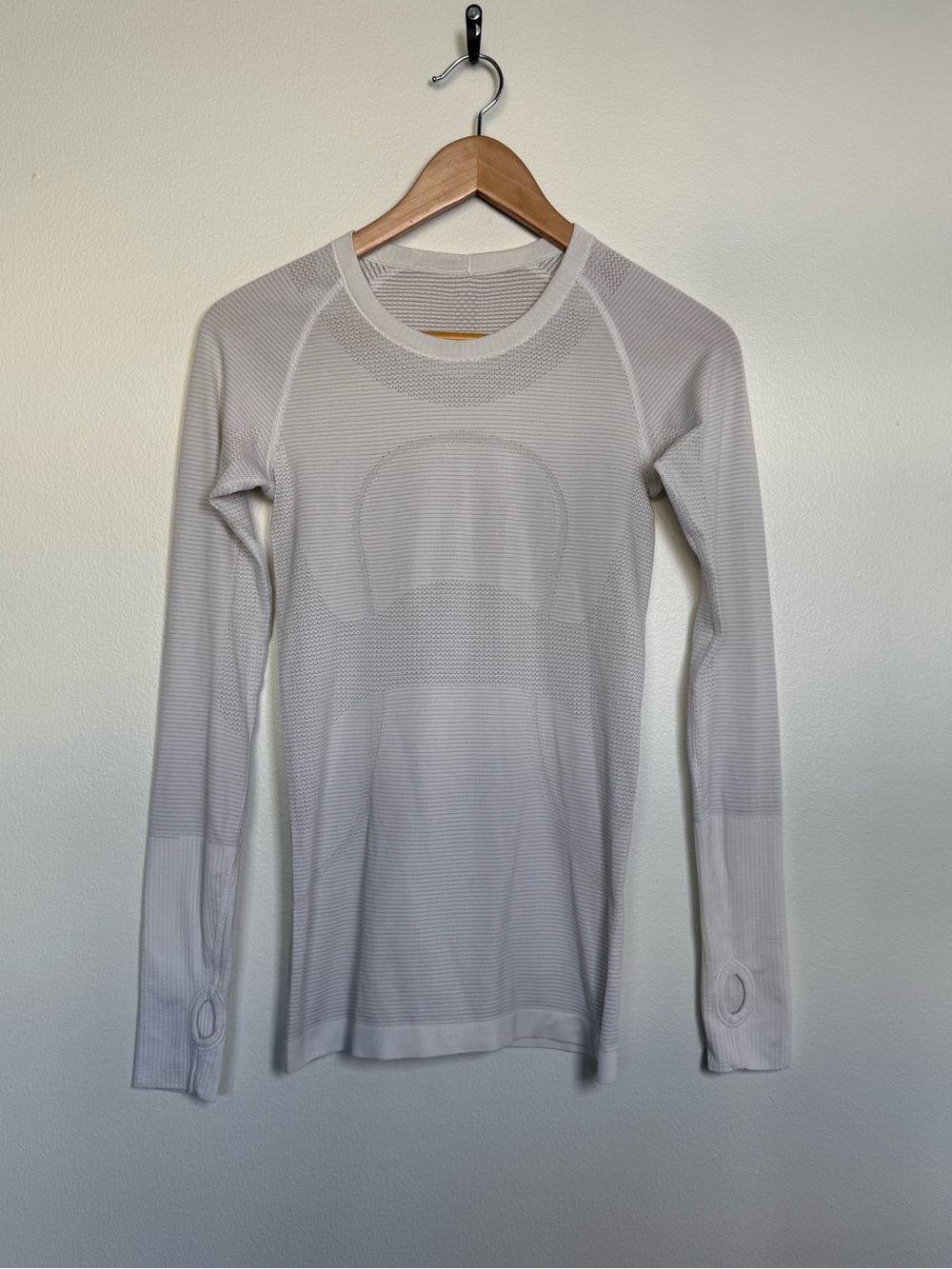 lululemon Swiftly Tech Top Womens Sz 4 White Crew Neck Long Sleeve Gym Yoga